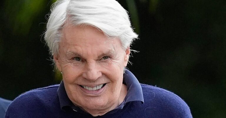 Lawyers-for-ex-Abercrombie-CEO-say-he-has-dementia-and-may.jpg